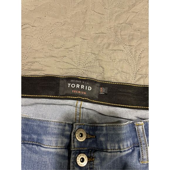 Torrid Women’s Sky High Skinny Jeans Multi Button Light Wash Stretchy - Picture 3 of 7